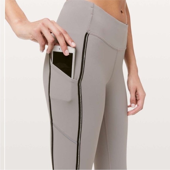 Lululemon Women's Size 4 Speed Up Reflective  Metallic Leggings Grey Pockets - Picture 5 of 13